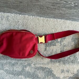 Lululemon Limited Edition seed Crossbody Belt Bag